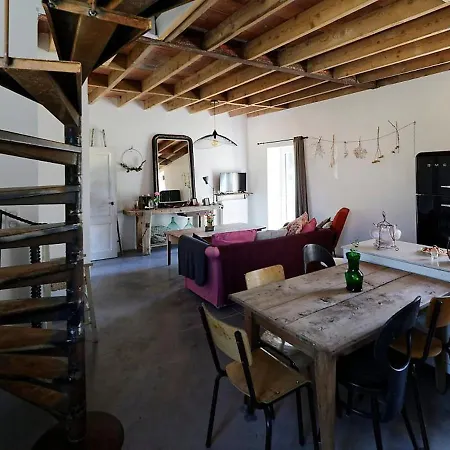 Proche Du Mans : Nature, Objets Atypiques Et Ambiance Familiale - Fr-1-410-249 Holiday home